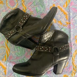 Sofft black leather ankle boots